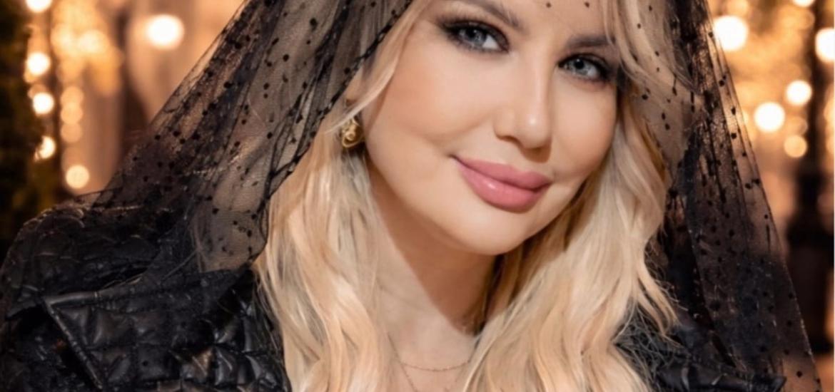 تُطلق الفنانة الأصيلة سهام الصافي عملًا فنيًا جديدًا يحمل عنوان "ليش..."، ليأتي هذا الإصدار كرحلة موسيقية مختلفة تعيد المستمع إلى زمن الفن الجميل، حيث الكلمة الصادقة والإحساس الحقيقي والموسيقى الراقية التي تدخل القلب بهدوء وعُمق.  الأغنية الجديدة من كلمات وألحان سهام الصافي نفسها، في خطوة تؤكد من خلالها بصمتها الفنية الخاصة وقدرتها على ترجمة مشاعرها وأحاسيسها بأسلوب صادق وعفوي. وبحسب الأجواء التي تحملها الأغنية، قد تكون "ليش" انعكاسًا لحالة معيّنة تعيشها الفنانة، فترجمتها بالكلمة واللحن والإحساس ضمن قالب مو