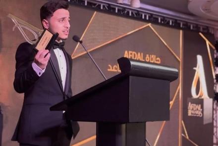 غيث رمضان على مسرح مهرجان أفضل الدولي 2026: «شوفي نجمك ماما»… وعدٌ قطعه قبل 6 سنوات ووفّى به اليوم